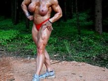 Jana Oiled flexing her muscles