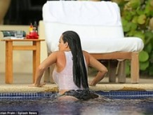 Kim Kardashian Goes Topless on Her Honeymoon in Mexico! - June 19, 2014 HD