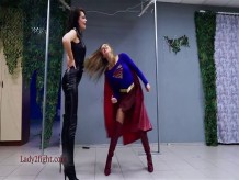 Supergirl en transferencia de poder