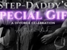 El regalo especial de su padrastro: una celebración del divorcio (audio erótico tabú para mujeres con diferencia de edad)