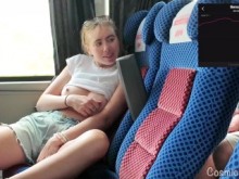 ¡Arriesgado! Chica se Corre en el Autobús Público con Vibrador