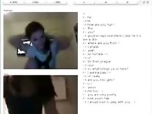 una chica hace todo por webcam