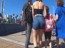 pantalones cortos de mezclilla apretados de chica de culo de burbuja grande