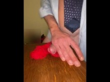 Papá tiene un intenso orgasmo tembloroso mientras se folla a su esposa en lencería roja gimiendo fuerte.