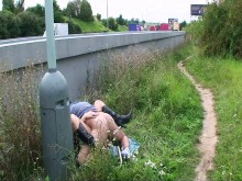 Rubia tiene sexo en la carretera!