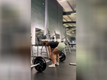 18yo Squirtting Virgin: el coño brota durante la mierda hardcore