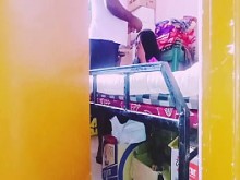 Desi ama de casa desafortunadamente follando con la tienda Keepar. Telugu Dirty Talks.