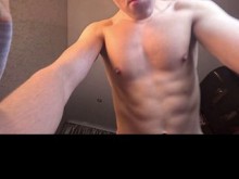 No puedo dejar de acariciar mi cuerpo y masturbarme mi polla pensando en ti