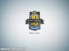 La criada chorreante Gabriella Paltrova limpia - Brazzers