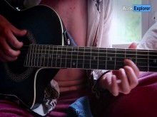La guitarra se volvió aburrida, mejor juguemos con tu coño - Porno para mujeres