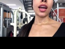 Casi Es Atrapada Masturbandose En El Baño Público Del Gimnasio!!