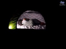 Sri Lanka - Sexo en un campamento con su hermanastra, "Entra pero solo toca, está bien..." - Pareja asiática caliente