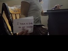 COLEGIALA TRAVIESA TIENE UN ESPECTÁCULO PRIVADO DURANTE LA CLASE