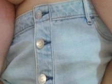 Hermanastra con grandes tetas rebotando usando mi polla para complacerse a sí misma