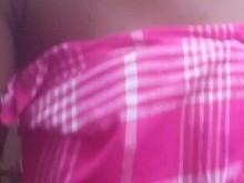 ÉBANO MILF PEE OLVIDAR ESPOSA MARIDO MIRA PEE AL LADO