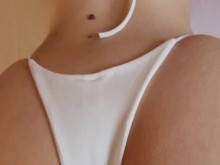 Me follo a mi caliente hermanastra después de la piscina en traje de baño