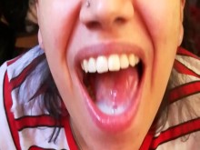 ¡Cosa hecha rápidamente! POV Mamada vestida, cumplay y traga!