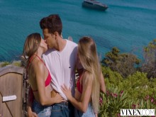 VIXEN Las vacaciones son para tríos
