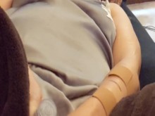 Hermosa Button se da placer en el sofá (Múltiples orgasmos HERMOSOS)